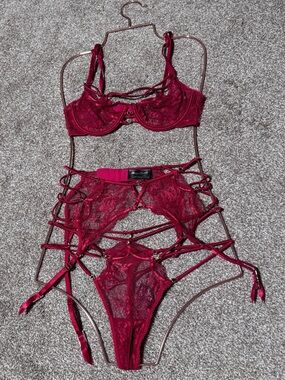 Honey Birdette Women’s Lace Strappy Bra & Garter Set - Red